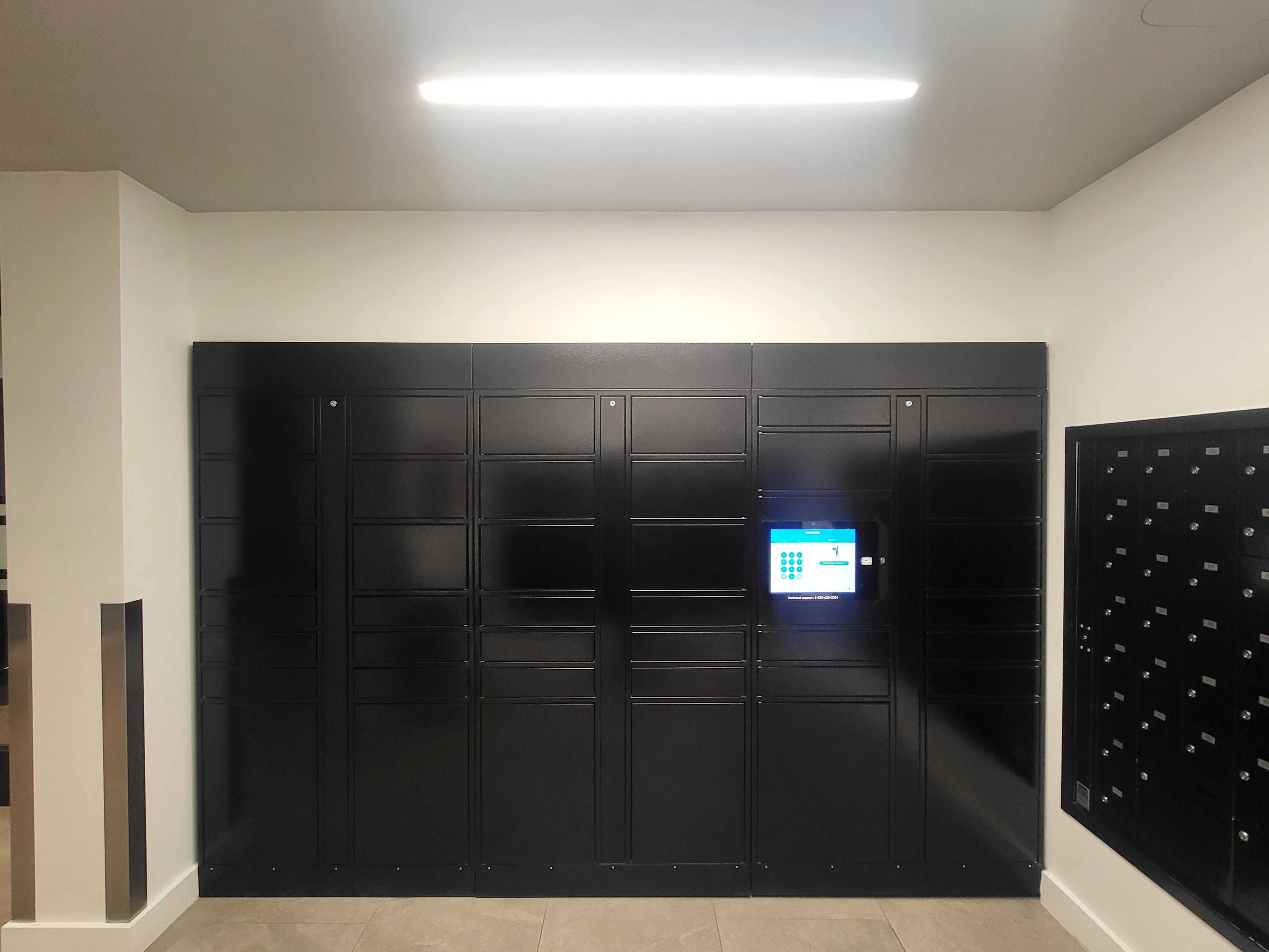 Casiers intelligents Expedibox dans un hall d'immeuble